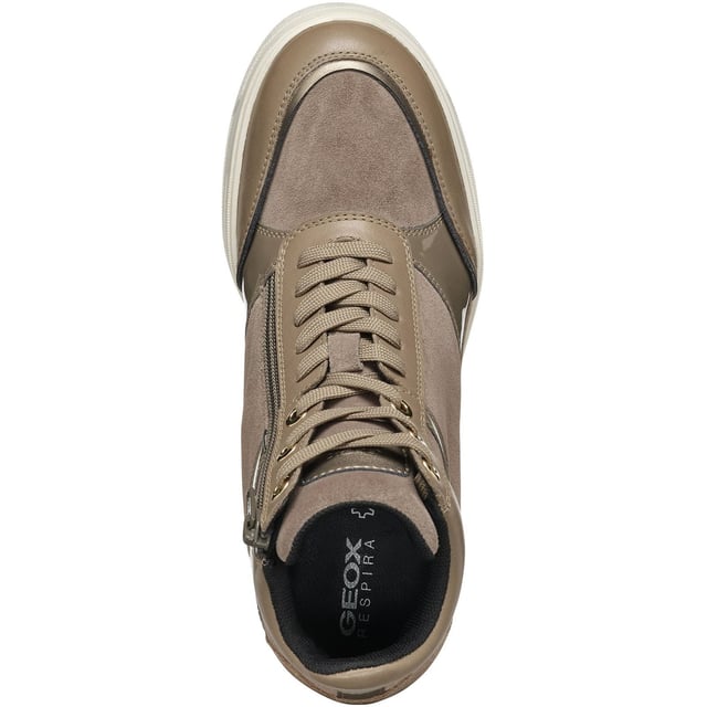 Maurica is a lace-up sneaker for women with a built-in wedge that delivers well-being and comfort as you walk. Crafted from suede and supple nappa, it taps into an active aesthetic and is bound to bring modern dynamism to urban-casual dressing.