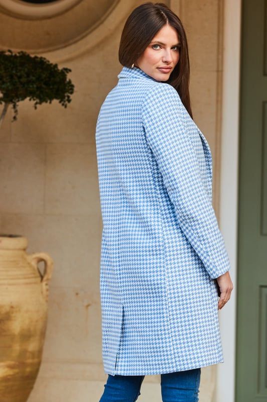 REASONS TO BUY:

Outerwear with wow factor
Forever-on-trend dogtooth check
Longline hem for extra cosiness
Chic collar and covered button front
Effortlessly chic with jeans and a jumper