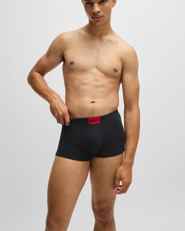 Three pairs of signature trunks in stretch jersey by HUGO Menswear. Each regular-rise pair has a HUGO logo patch on the waistband.

Packaging: Box
Exposed waistband
Regular rise

Quality: 95% Cotton, 5% Elastane, Waistband: 52% Polyamid, 33% Polyester, 15% Elastane
50532797