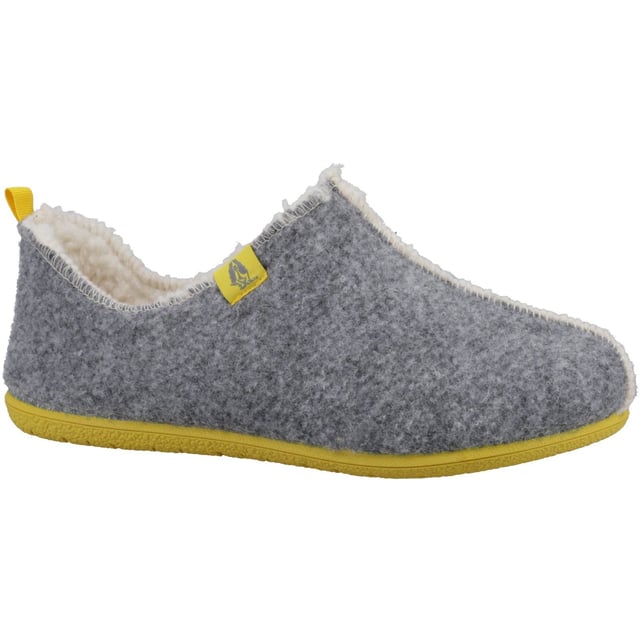 De Good Slipper Pixie is een milieuvriendelijke, supercomfortabele pantoffel met een 100% gerecycled voetbed en een gemakkelijke slip-on stijl. Hij houdt je tenen lekker warm deze winter.