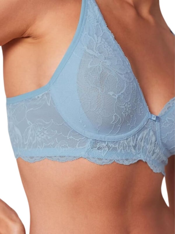 Amourette Charm Non-Wired Plunge Bra. With non padded soft cups, stretch lace and embroidered lace. The product is recommended as hand-wash only.