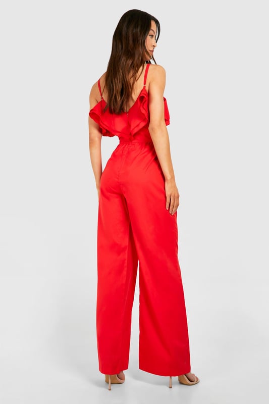 Cut those mornings in half with the help of a tall playsuit or jumpsuit from our latest arrivals. When the temperature rises, we've got playsuits for tall ladies, seen in fresh florals, ruffle sleeves and colourful prints. Take on the night in a tall jumpsuit, we're loving lace trims, plunging necklines and cut-out details. For all girls 5'7" and over, a long length jumpsuit for tall women is the effortless piece you need.Style: Wide Leg JumpsuitFabric: PolyesterLength: RegularNeckline: WrapSleeve Length: Strappy