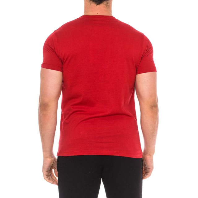 Short sleeve t-shirt U.S. POLO ASSN.
 Round neckline with ribbed finish.
 Brand print on the front.
 Seams seen in tone.
 Composition: 100% cotton
 Care:
Wash at maximum temperature 30º.
 Iron at low temperature.
 Do not use bleach.
 Do not use dryer.
 Do not dry clean.