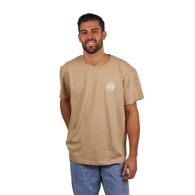 Short sleeve t-shirt Superb.
 Round neckline with ribbed finish.
 Brand print on the front.
 Seams seen in tone.
 Composition: 100% Organic Cotton
 Care:
- Wash at max. 40ºC.
 - Do not use bleach.
 - Iron at low temperature.
 - Do not dry clean.
 - Do not use dryer.