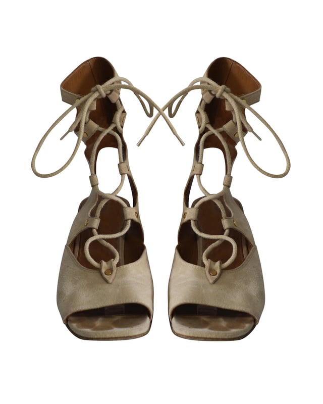 VINTAGE, RRP AS NEW
A perfect mix of elegant fashion and comfortable style, these Chloe sandals come crafted from suede and detailed with lace-ups and open counters. They're visually stunning and they stand tall on wedge heels.

Chloe Foster Lace-Up Wedge Sandals in Nude Suede
Material: Suede
Color: Nude
Size: EU39/US9/UK6
Condition: Good
Sign of wear: Moderate wear on soles; Multiple small marks on suede exterior; Foot mark on insoles; Comes with dust bag
SKU: 181989