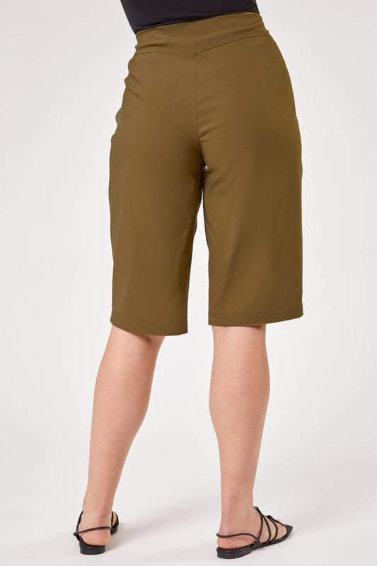 Curve Knee Length Stretch Shorts