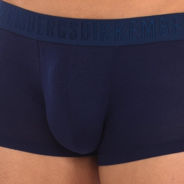 Bikkembergs brand boxers.
 Elastic rubber waistband, with the brand's name embroidered.
 Comfortable and breathable fabric.
 Anatomical front, with the ability to hold without squeezing.
 Seams seen in tone.
 Composition: 97% Viscose, 3% Elastane
 Care:
Wash at maximum temperature 30º.
 -Do not use bleach.
 -Do not dry clean.
 -Allows the use of an iron.