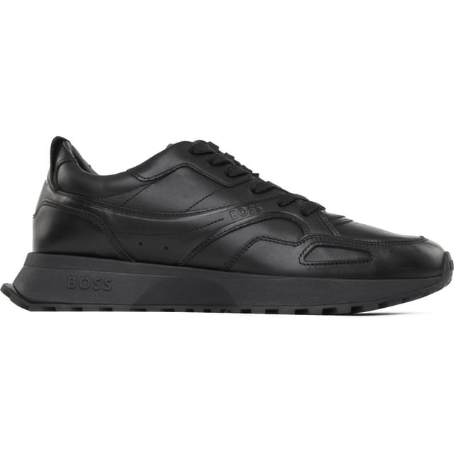 Dale un toque de lujo a tu look deportivo con las zapatillas Jonah Runn de BOSS. Con una parte superior de cuero de alta calidad con ojales invisibles, un panel de talón con detalles de marca, un logotipo característico en el lateral y un diseño de inspiración retro. Esta zapatilla deportiva de estilo running está rematada con una plantilla Ortholite acolchada y una suela exterior de goma resistente y gruesa.