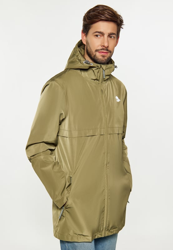 Diese wasserdichte Übergangsjacke hat eine normale Passform, einen Reißverschluss vorne und einen Stehkragen. Es verfügt über lange Ärmel, eine verstellbare Kapuze mit Kordelzug, elastische Bündchen und zwei Taschen für zusätzliche Funktionalität. Jacke aus 3000 mm wasserdichtem Material. Der schlichte Schnitt wird durch das Markenlogo auf der Brust stilvoll hervorgehoben. Perfekt für Outdoor-Abenteuer.  Regenjacke