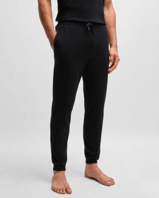 Regular-rise tracksuit bottoms by BOSS. Featuring branded cords and an embroidered logo, this cuffed pair comes in stretch jersey for comfort.

Covered waistband
Drawstring
Pockets bottom front: Side pockets

95% Cotton, 5% Elastane
50515365