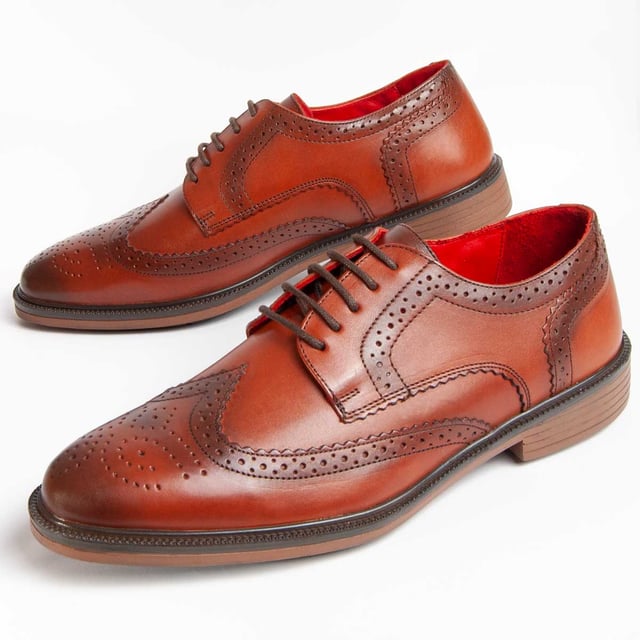 Garantía Purapiel, 10 años de garantía. Zapato de cordones para hombre. Fabricado en cuero 100% natural libre de Cromo VI. Materiales de máxima calidad. Suela de goma antideslizante. Membrana Waterproof. Plantilla acolchada. Fabricado por otras marca para nuestra marca.