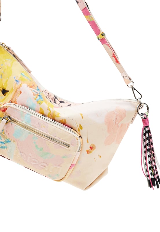 Gran bolsa de lona para mujer de DESIGUAL con un motivo del artista Pink Morro, con un colgante desmontable con cuerdas de estilo trekking, varios asas y correas, y bolsillos.