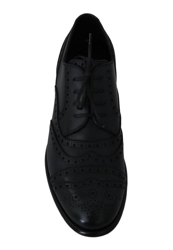 Zapatos De Vestir Oxford Con Punta De Ala De Cuero Marca: Dolce & Gabbana.
Modelo: Derby Taormina vestido formal con punta de ala.
Color: Azul.
Material: 100% Cuero.
Suela de cuero y goma.
Detalles del logotipo.
Hecho en Italia.