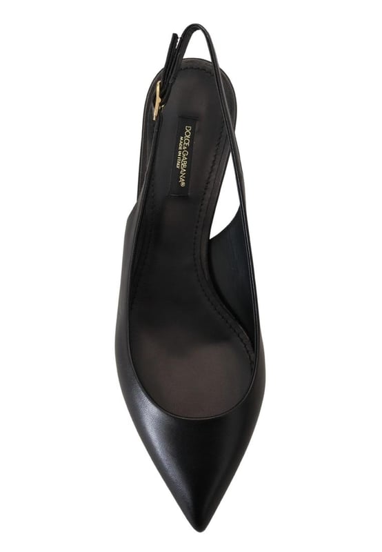 Preciosos Zapatos De Tacon Destalonados De Cuero Preciosos zapatos nuevos con etiquetas 100% autenticos de Dolce & Gabbana..
Modelo: Zapatos de tacon destalonados.
Color: Negro.
Cierre de hebilla.
Suela inferior de cuero.
Detalles del logotipo.
Fabricado en Italia.
Material: 100% cuero.