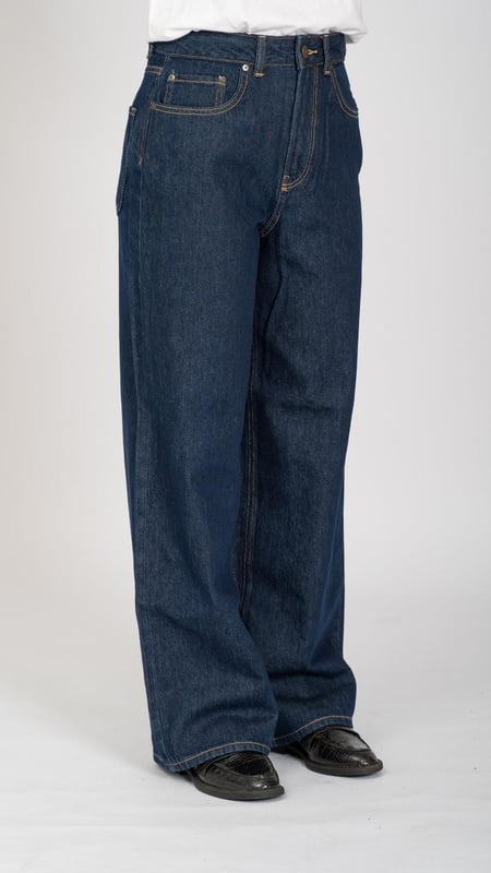Jeans ancho de Teeshoppen  
 Estos jeans del Teeshop son elegantes y cómodos. Con jeans de Teeshoppen, puede sentirse libre y cómodo durante todo el año. Los jeans buenos y cómodos pueden complementar cualquier aspecto. Aquí puedes ver jeans en el color azul. 
 
  ¿Qué tamaño tienen los jeans?  
 Los jeans se pueden seleccionar en 24 tamaños diferentes. Consulte y seleccione su tamaño en "Tamaño". 
 Los tamaños están adaptados para las mujeres.