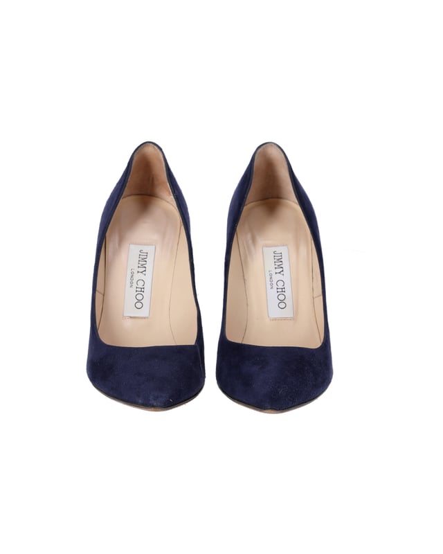 VINTAGE, RRP AS NEW
The leather insoles provide a soft feel to the feet while the navy blue on the suede exterior looks classy. Experiment with your look by flaunting this Jimmy Choo pair that features pointed toes and 11.5 cm heels.


Jimmy Choo Abel Pointed Toe Pumps in Navy Blue Suede 
Condition: very good
Material:   Suede
Size: EU35
Sign of wear: light wear on soles, light wear on tip, re-soled
SKU: 360529