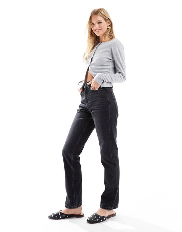 Jeans by ASOS DESIGN Serving straight-up style Slim from waist to mid thigh ? Straight leg? Mid rise Button fly Five pocketsSold By: Asos