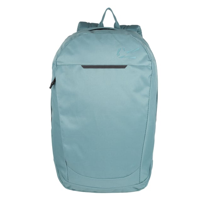 100% polyester. Längd: 45,5 cm. Bredd: 29 cm. Djup: 14,5 cm. Justerbar axelrem, nyckelklämma, vadderad bakpanel, dragkedjehandtag. Fack: 1 huvudfack. Fickor: 1 intern ficka, fackficka. Hållbarhet: Tillverkad av återvunna material. Kapacitet: 18L.