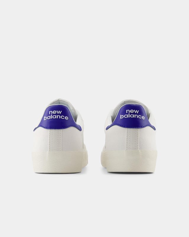 This classic sneaker is designed with simple lines and clean colours, inspired by 70s basketball styles.
 
