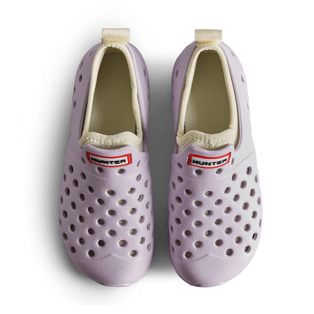 Protect feet on the beach with the Little Kids Water Shoe. Crafted with an ultra-lightweight and flexible EVA outsole, these kids water shoes feature a removable cushioning Airprene bootie that makes them comfier for longer and can be removed for fast drying after splashing around.