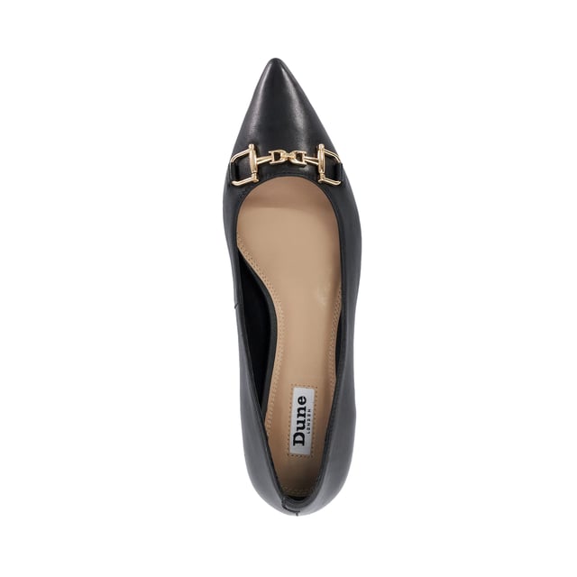 With a strong focus on stylish flats for the season ahead, Hillington has been designed to elevate your everyday. This pointed ballet flat profile features our bespoke 'mirror-D' snaffle trim and has been crafted from premium leather.