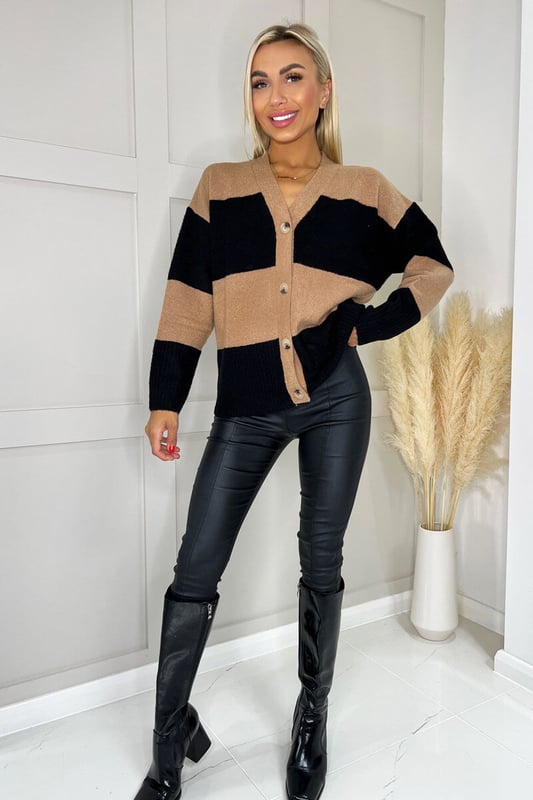Our Camel And Black Button Up Stripe Cardigan is a must have this
season! Featuring a v-neck, button up front using large tortoise shell
style buttons, long sleeves and an oversized stripe pattern. Simply
pair with a bodysuit and jeans to complete the look.

Model wears: UK 8/ EU 36/ US 4
Model's height: 165cm/ 5'5"
Approx length from centre back to hem: 69cm
Fabric composition: 100% Acrylic
Colour: CAMEL/BLACK
