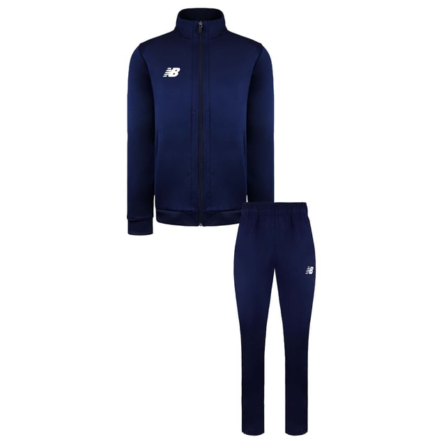 Ensure your child stays comfortable and stylish during all their adventures with the New Balance Travel Kids Tracksuit. Designed with both active play and relaxation in mind, this tracksuit is the perfect blend of functionality, durability, and modern style.