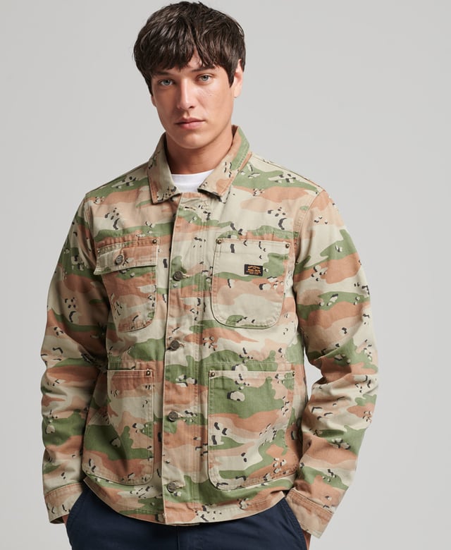 Inspired by the American Frontier, our Vintage Ranch Jacket takes those iconic cues into a contemporary style so you can embrace that retro vibe whilst staying true to your authentic self. Lightweight and finished with branded detailing, this jacket is the ideal transitional piece that will sharpen up any outfit.Relaxed fit – the classic Superdry fit. Not too slim, not too loose, just right. Go for your normal sizeSingle cord collarZip and button fasteningFour-pocket designButton cuffsInternal popper fastening pocketFully linedSignature Superdry patchBranded hardware