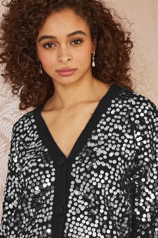This super cute, cosy and sparkly cardigan is perfect for the upcoming festive season! For party invites, casual dates and styling with jeans this season. With a V neckline, button up design and all over sequinned, designed to shimmer.