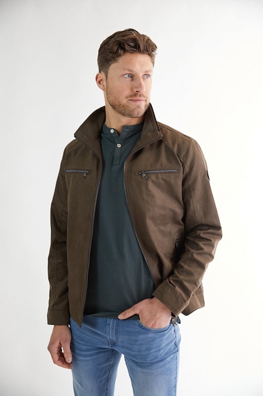 100% Polyester100% Polytafetta Körperfutter100% Polytafetta Ärmelfutter- Futter mit einer Innentasche mit Reißverschluss und einer Innentasche mit KnopfverschlussUnser Model ist 190cm groß und trägt Größe M