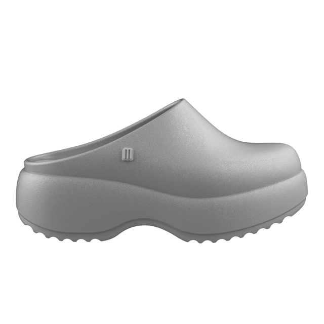 Look and feel the best on long walks with the Melissa Free Clog Platform! The EVA upper ensures a comfortable and secure fit, and the non-slip sole will have the back in every scenario. Embrace the creativity while creating outfits and include a high dose of color, textures, and fabrics while you're at it!