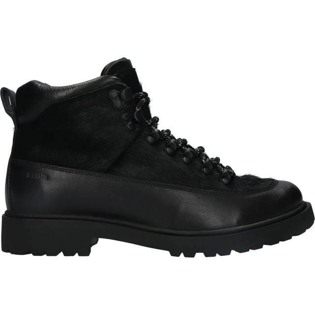 Boots der Marke Blackstone. In der Farbe BLACK. Hergestellt aus Leather mit einem Futter aus Sheepskin. Dieser Schuh ist mit einer Profile Sohle gefertigt.