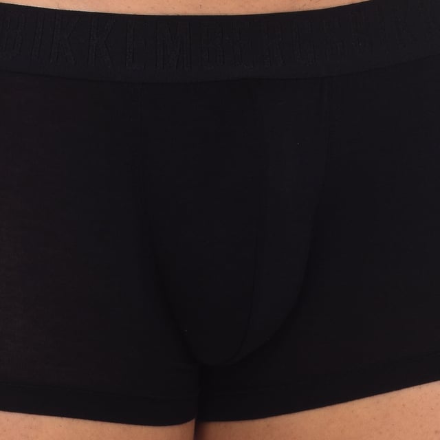 Bikkembergs brand boxers.
 Elastic rubber waistband, with the brand's name embroidered.
 Comfortable and breathable fabric.
 Anatomical front, with the ability to hold without squeezing.
 Seams seen in tone.
 Composition: 97% Viscose, 3% Elastane
 Care:
Wash at maximum temperature 30º.
 -Do not use bleach.
 -Do not dry clean.
 -Allows the use of an iron.