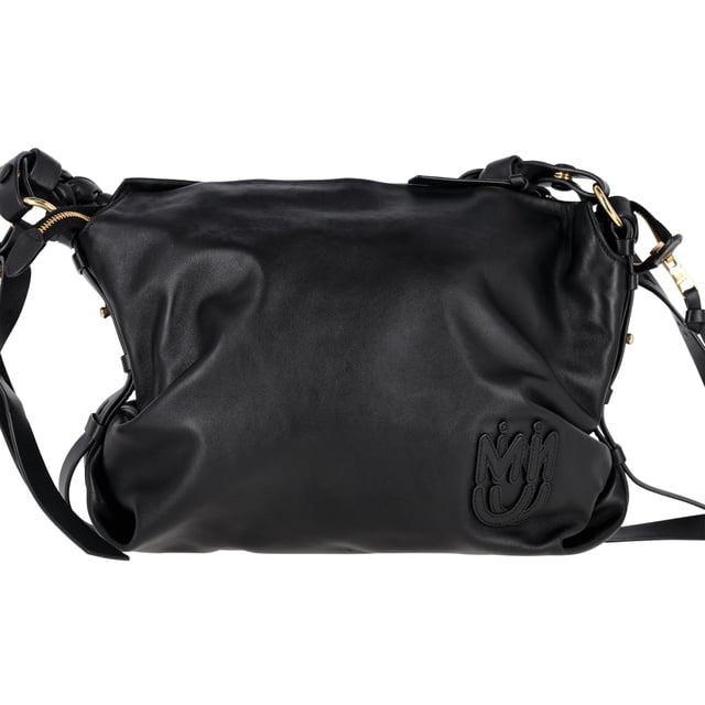 VINTAGE, RRP WIE NEU  
Ausstrahlung zeitloser Eleganz, diese Miu Miu Schultertasche ist aus schwarzem Leder mit goldenen Beschlägen gefertigt. Ihr charakteristischer geflochtener Tragegurt und das Miu Miu-Logo auf der Vorderseite machen sie zu einem eleganten und raffinierten Accessoire für jeden Anlass.

mit Staubbeutel

Miu Miu Logo Schultertasche aus schwarzem Leder  
Zustand: Ausgezeichnet  
Tragespuren: Kein Verkaufsetikett, Keine sichtbaren Gebrauchsspuren.  
Verpackung: Staubbeutel  
Farbe: schwarz  
Material: Leder  
Größe: Einheitsgröße  
Maße: Breite: 130; Höhe: 280; Länge: 350; Henkelhöhe: 160; Gurtlänge: 600  
SKU: NAPPUGBBA372667W