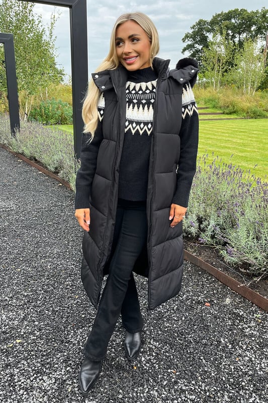 Feel cosy this winter in our Black Faux Fur Hooded Longline Padded
Gilet. Featuring a sleeveless design, a super soft black faux fur hood
with removable trim, all over padding, a double sided front zip and
front pockets.  Simply pair it with your favourite outfits to keep
warm and on trend this season.

Model wears: UK 8/ EU 36/ US 4
Model's height: 165cm/ 5'5"
Approx length from centre back to hem: 110 cm 
Fabric composition: 100% Polyester
Colour: BLACK