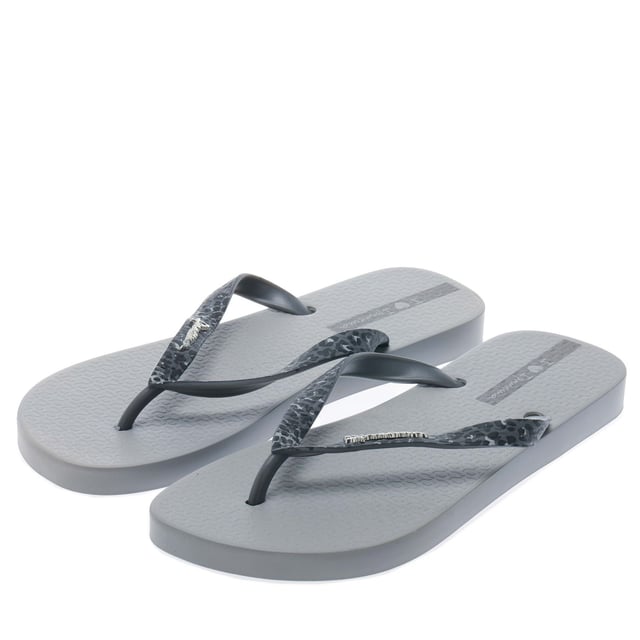 Womens Ipanema Duna Animal Flip Flops in grey.- 100% recyclable and vegan.- Slip on fastening.- Leopard print straps.- Golden Ipanema logo.- Flexpand  super durable and comfortable.- Synthetic sole.- Ref: 83443AJ642