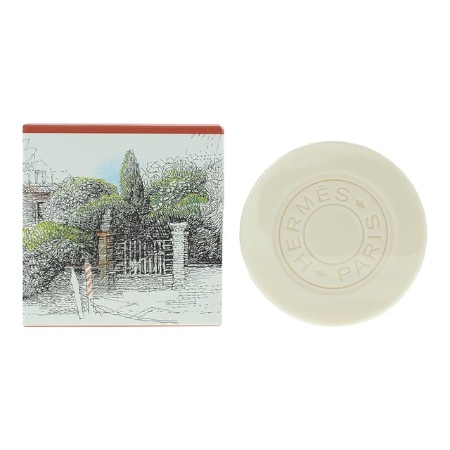 Un Jardin Sur La Lagune by Hermes is a floral woody fragrance for women and men. The fragrance features magnolia, pittosporum, Madonna lily, sea breeze and woody notes. Un Jardin Sur La Lagune was launched in 2019.