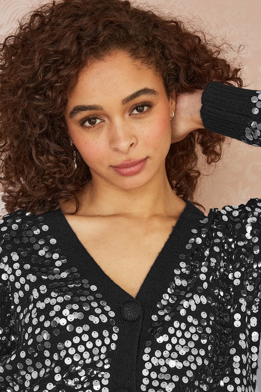 This super cute, cosy and sparkly cardigan is perfect for the upcoming festive season! For party invites, casual dates and styling with jeans this season. With a V neckline, button up design and all over sequinned, designed to shimmer.