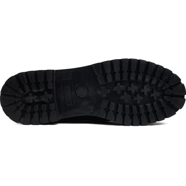 Adopte un enfoque sostenible y seguro hacia una forma sensata de estilo atemporal y tendencias imperecederas con los botines Tarwi de V.Gan. Elaborados con materiales veganos de primera calidad, con detalles exclusivos y ojales de metal, estos botines con cordones son una declaración ecológica y elegante. Aprobados por PETA y creados en una fábrica con certificación vegana, combinan la producción ética con un carácter destacado y un aspecto auténtico.