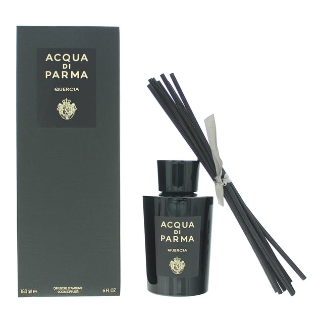 Acqua Di Parma Quercia Signatures is a green and wonderous scent that helps bring a feeling of light joy into the home. The scent combines top notes of Lemon, Bergamot, Petitgrain and Pink Pepper; with middle notes of Cardamom, Geranium and Cedarwood; and base notes of Tonka Bean, Patchouli and Oakmoss.