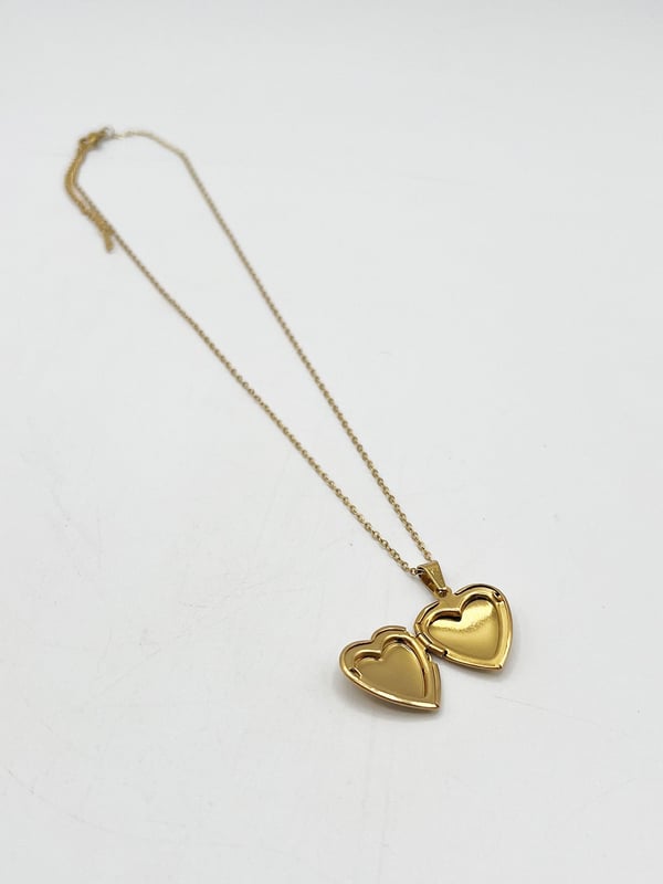 Large Heart Locket Necklace in Gold. Size: Length: 42+5cm, 20mm pendant Stainless steel