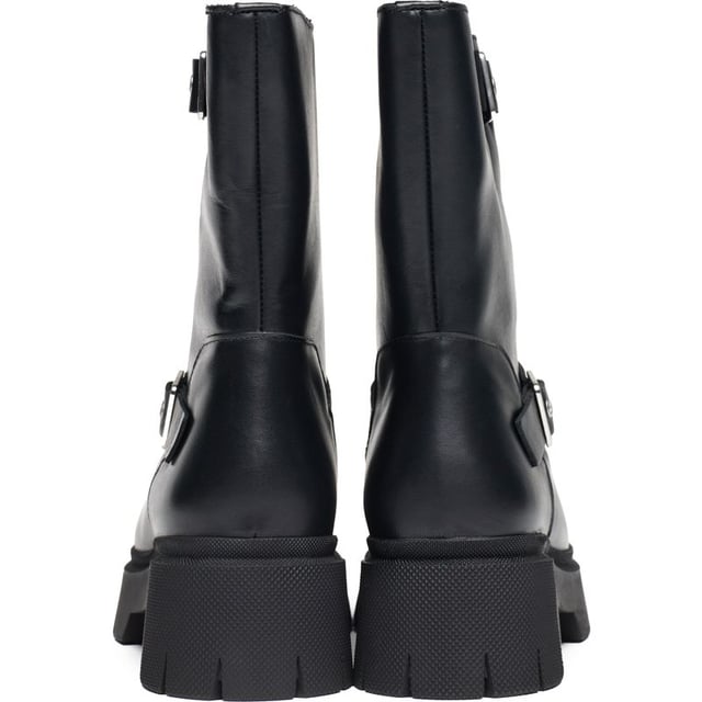 Hugo Kris Bootie Botas Este botín Kris de HUGO es una bota de estilo motero con tacón y suela de plataforma gruesa que combina un estilo atemporal con detalles cautivadores y seguros. Las hebillas plateadas y el refuerzo superior garantizan que sea fácil de poner y quitar y añaden un toque de estilo moderno a este básico de diseño. Estas botas altas combinan comodidad y moda, y marcan una clara declaración de estilo y personalidad.