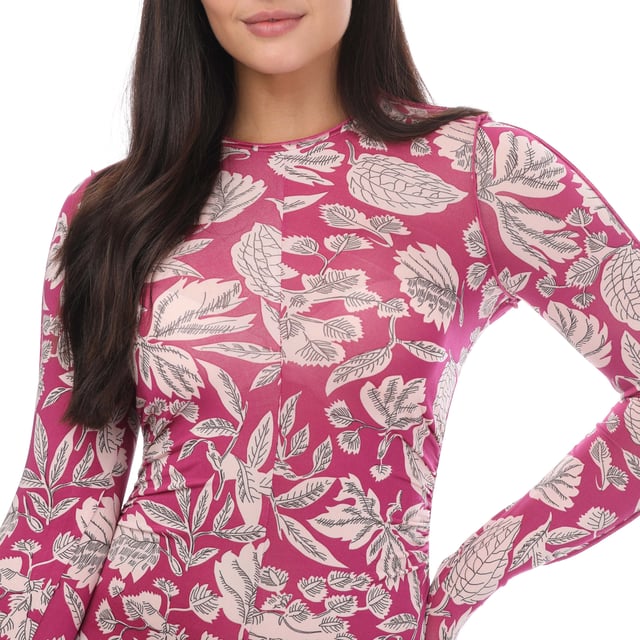Ted Baker Alora Skimming Midi Dress voor dames in felroze.- Hoge hals en lange mouwen.- Contrasterende allover bladprint.- Ted Baker signature branding.- Zachte en rekbare viscosemix stof.- 94% viscose 6% elastan. Machinewasbaar.- Ref: 265859BRTPINK