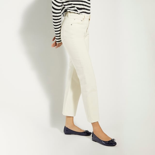 Our own take on a signature style, and the season's most coveted flats, our Hallo ballet pumps boast a feminine bow that's enhanced with our bespoke charm detailing. Set on a rubber sole for comfort with every step, this round-toed silhouette pairs perfectly with everything from denim to dresses alike.