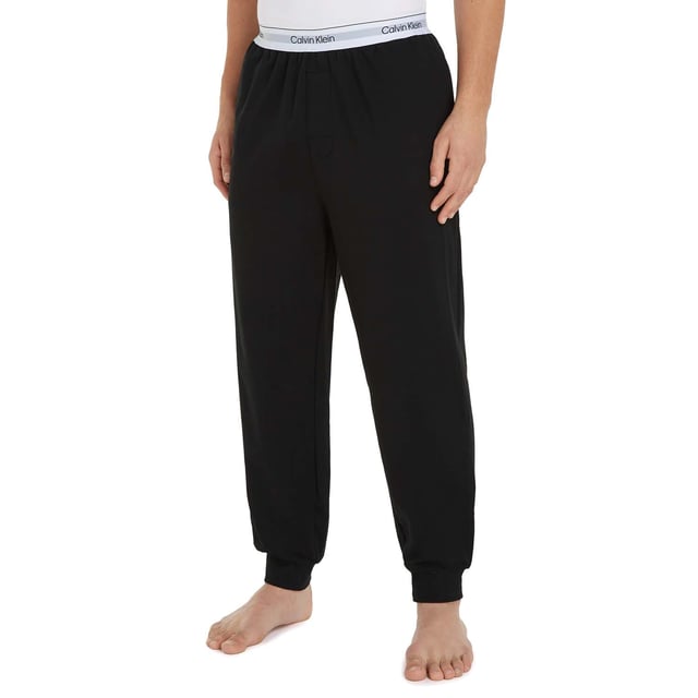 Mens Calvin Klein Lounge Joggers in black.- Branded elasticated waistband.- Side seam pockets.- Rib-knit cuffs.- Regular fit.- Ref: 000NM2302EUB1