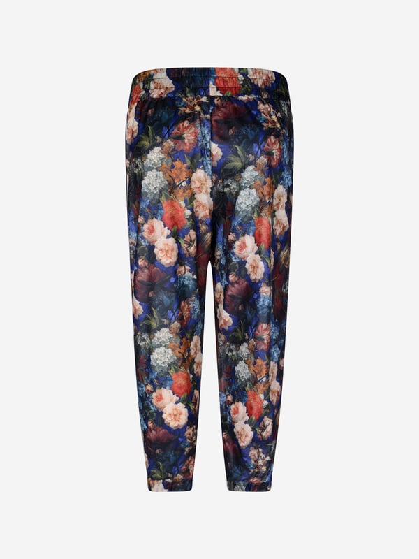 Introducing the Molo's Girls Trousers - Floral Soft Pants, an ideal addition to your little fashionista's wardrobe! Perfectly combining sophistication and ease, it's the ideal wear for any . Key features include: Bespoke Floral Print: This lively print injects a stylish and fun appeal to the trousers, turning it into a head-turner.  Softness and Easy Wear: Crafted using superior fabrics, these trousers promise unrivalled comfort and adaptability for your little girl's daily escapades.  Upgrade your girl's wardrobe with this Molo Girls Trousers - Floral Soft Pants in . Place your order right away and let your girl step out in panache!