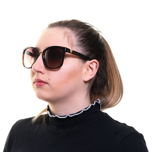 Guess Square Womenss Brown Brown Gradient GF0327  Sunglasses are a modern square frame shape, exuding a sense of timeless elegance. The frame is crafted from high-quality acetate, known for its durability and lightweight feel, ensuring long-lasting comfort throughout the day. Slender temples feature the Guess logo for a touch of sophistication.