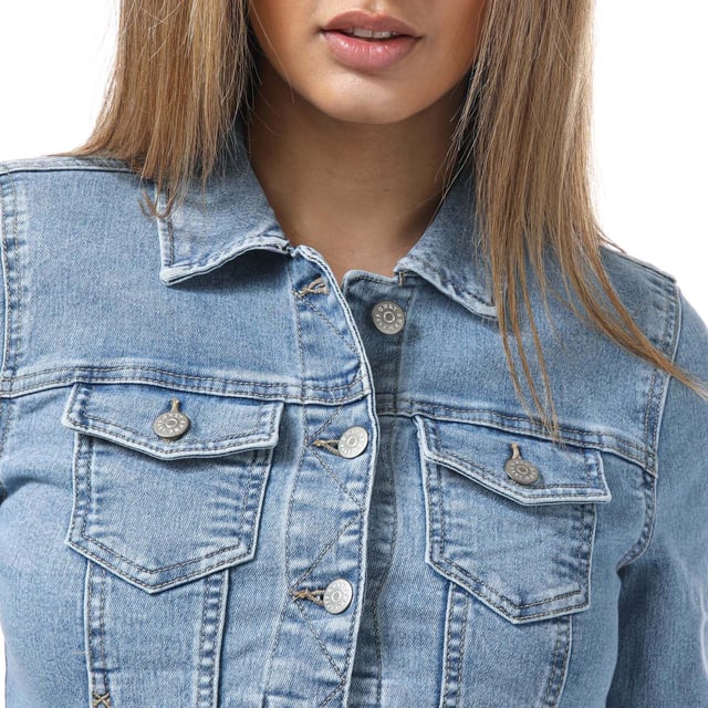 Womens Only Wonder Life Denim Jacket in light blue.- Classic point collar.- Full button placket with branded metal shanks.- Long sleeves with buttoned cuffs.- Side hand pockets.- Button-flap chest pockets.- Slight stretch to denim.- Fitted style.- Regular fit.- 79% Cotton  20% Polyester  1% Elastane. Machine washable. - Ref: 15243147A