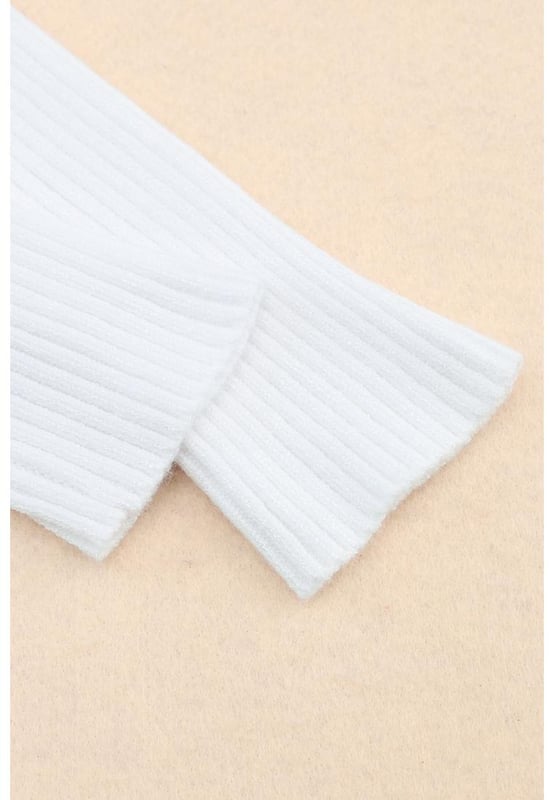 Kabelgekruiste V-hals Trui  
Stijlvol en comfortabel  
Kwaliteitsmaterialen  
V-hals met kabelgekruiste details  
Veelzijdig en modieus  
Flatteuze pasvorm  
Geschikt voor zowel casual als formele gelegenheden  
Een must-have toevoeging aan elke garderobe