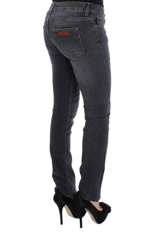 Hermoso, nuevo con etiquetas  
Ajuste slim  
Modelo: Green Diamond  
Color: Lavado azul  
Material: 98% algodón, 2% elastano  
Cierre: Cremallera y botón  
Detalles del logo